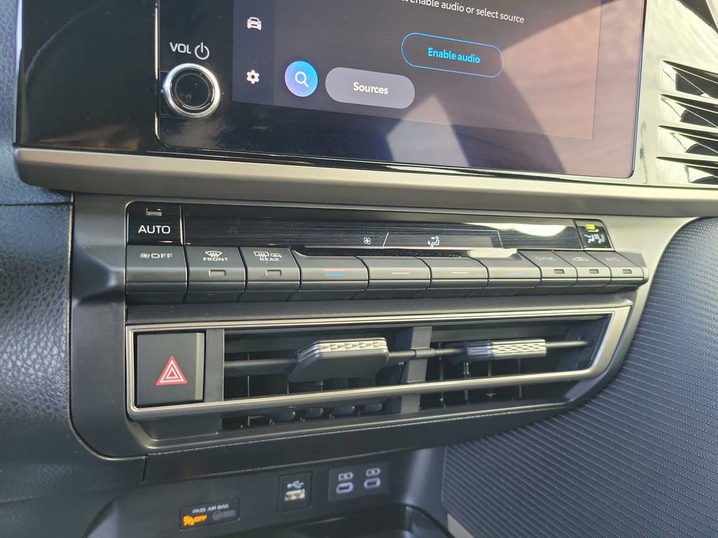 Used 2025 Toyota Camry SE image 23