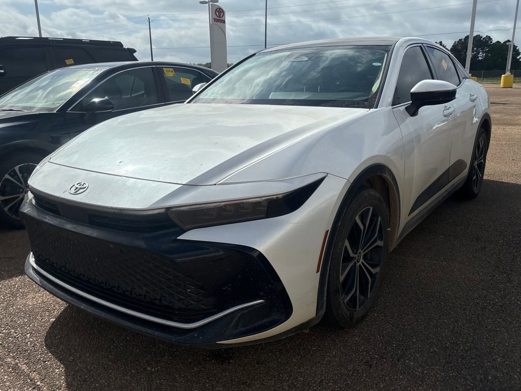 Used 2023 Toyota Crown Limited image 3