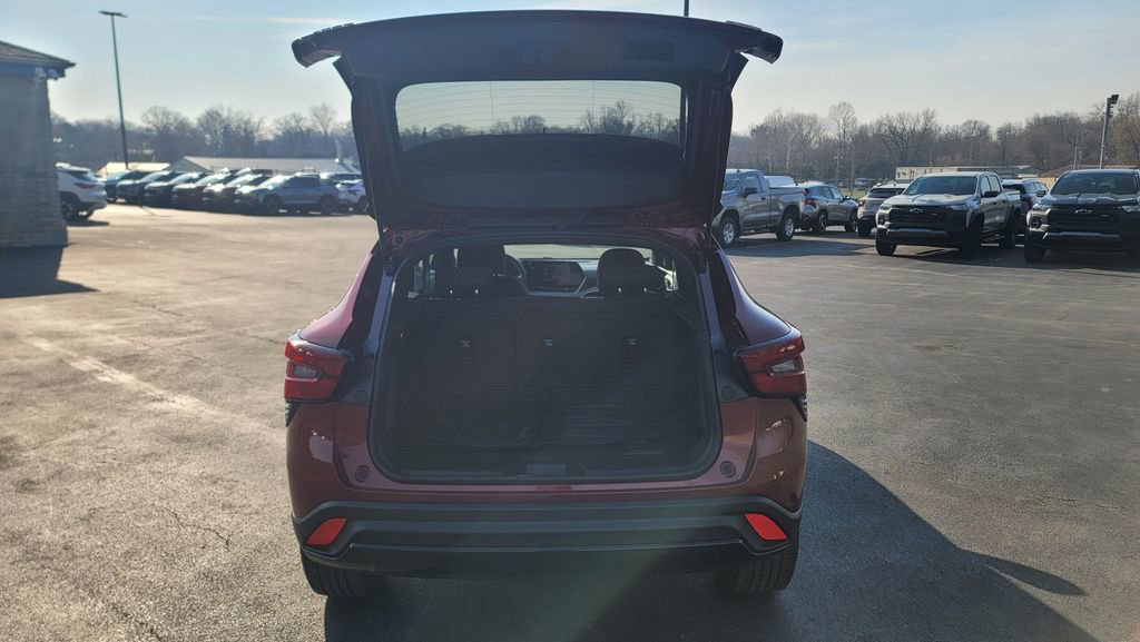 Used 2024 Chevrolet Trax RS w/ Driver Confidence Package image 11