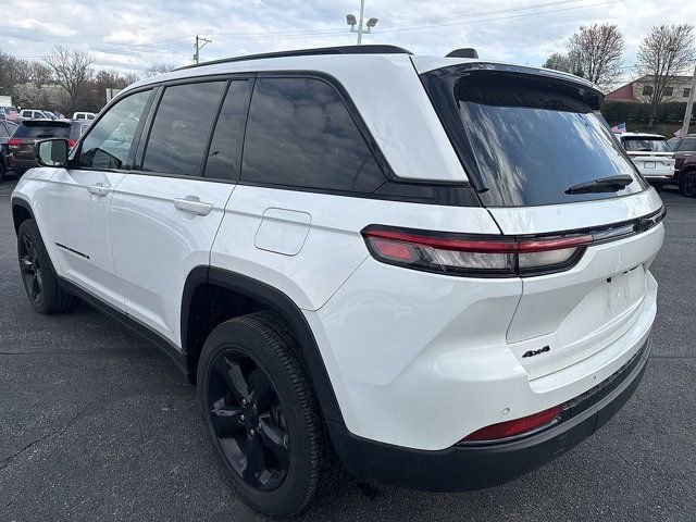 Used 2023 Jeep Grand Cherokee Altitude image 3