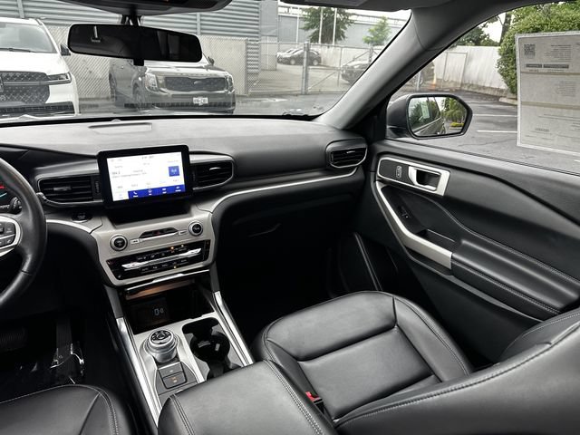 Certified 2022 Ford Explorer XLT w/ Equipment Group 202A AWD/4WD image 17