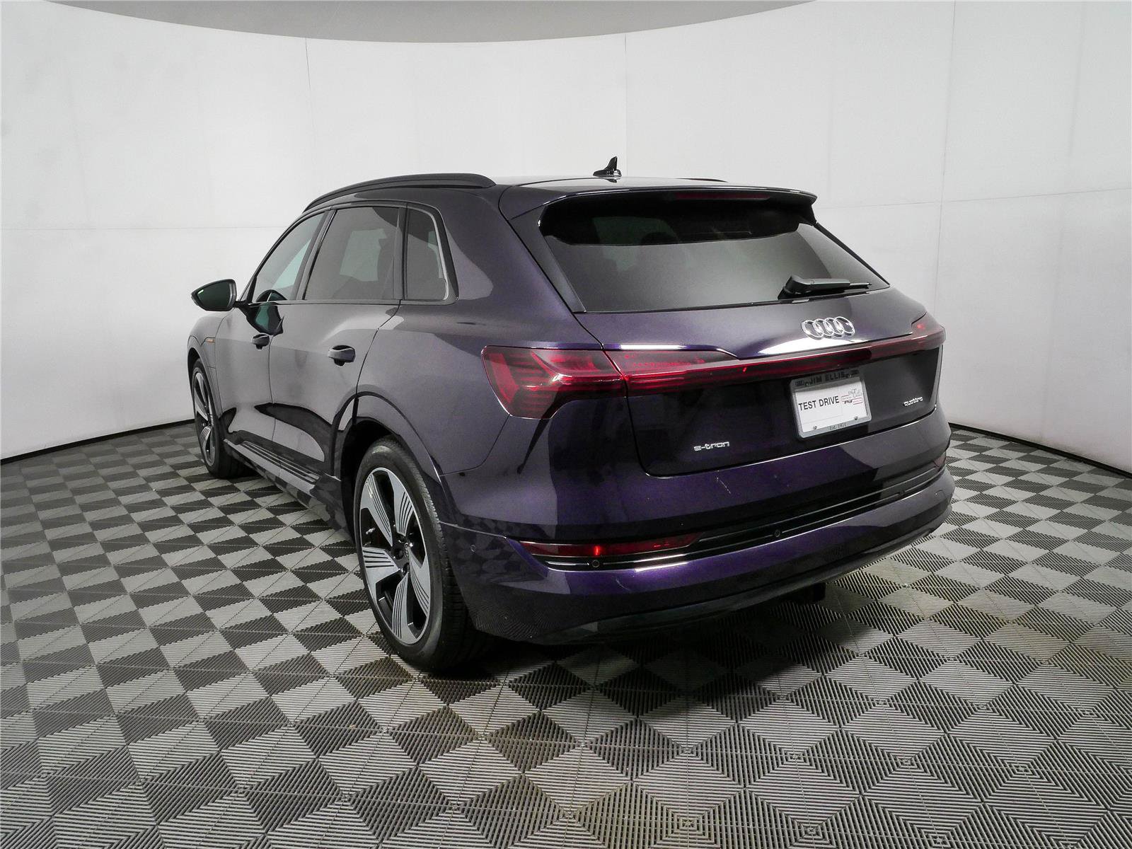 Used 2023 Audi e-tron Premium Plus w/ Premium Plus Package AWD/4WD image 30
