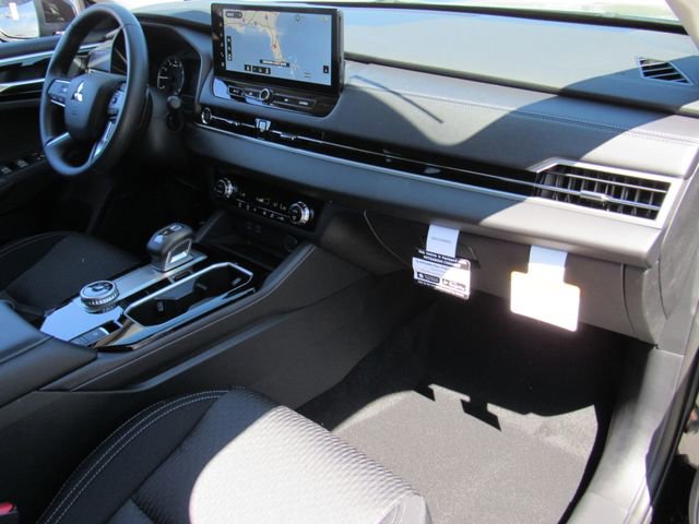 New 2026 Mitsubishi Outlander ES image 10