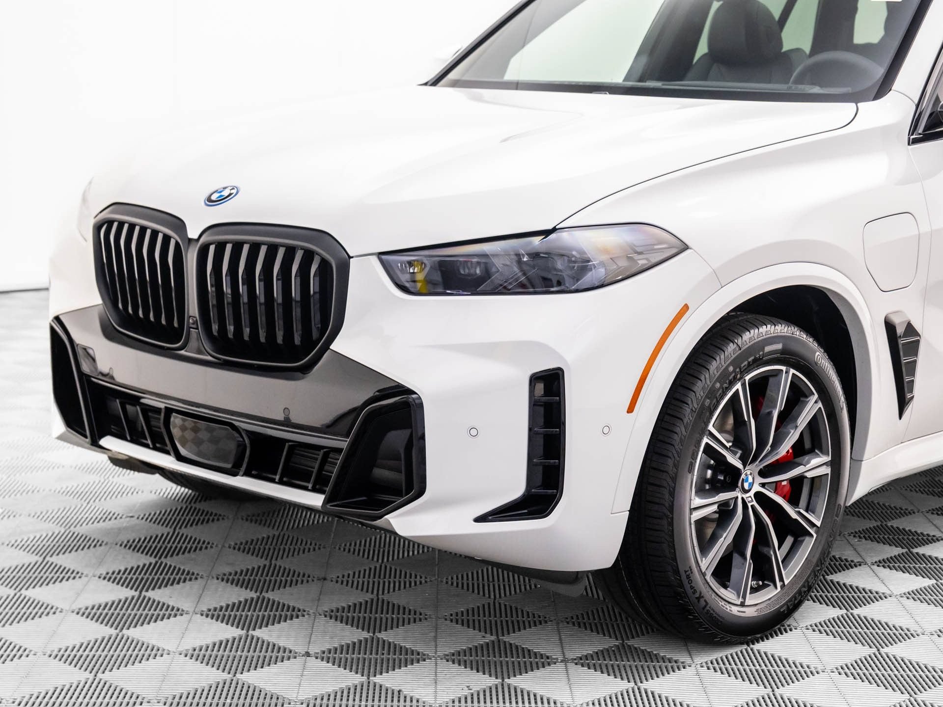Used 2026 BMW X5 xDrive50e w/ M Sport Package AWD/4WD image 36