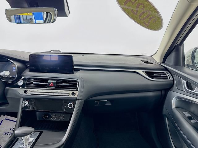 Used 2025 Genesis G70 2.5T image 23