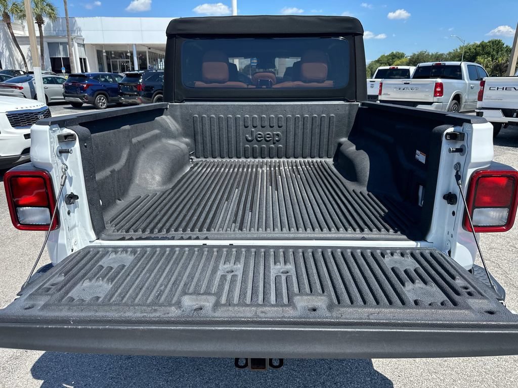 Used 2024 Jeep Gladiator Sport AWD/4WD image 11