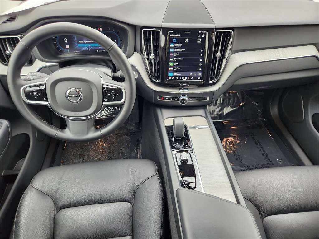 Used 2025 Volvo XC60 B5 Plus image 2