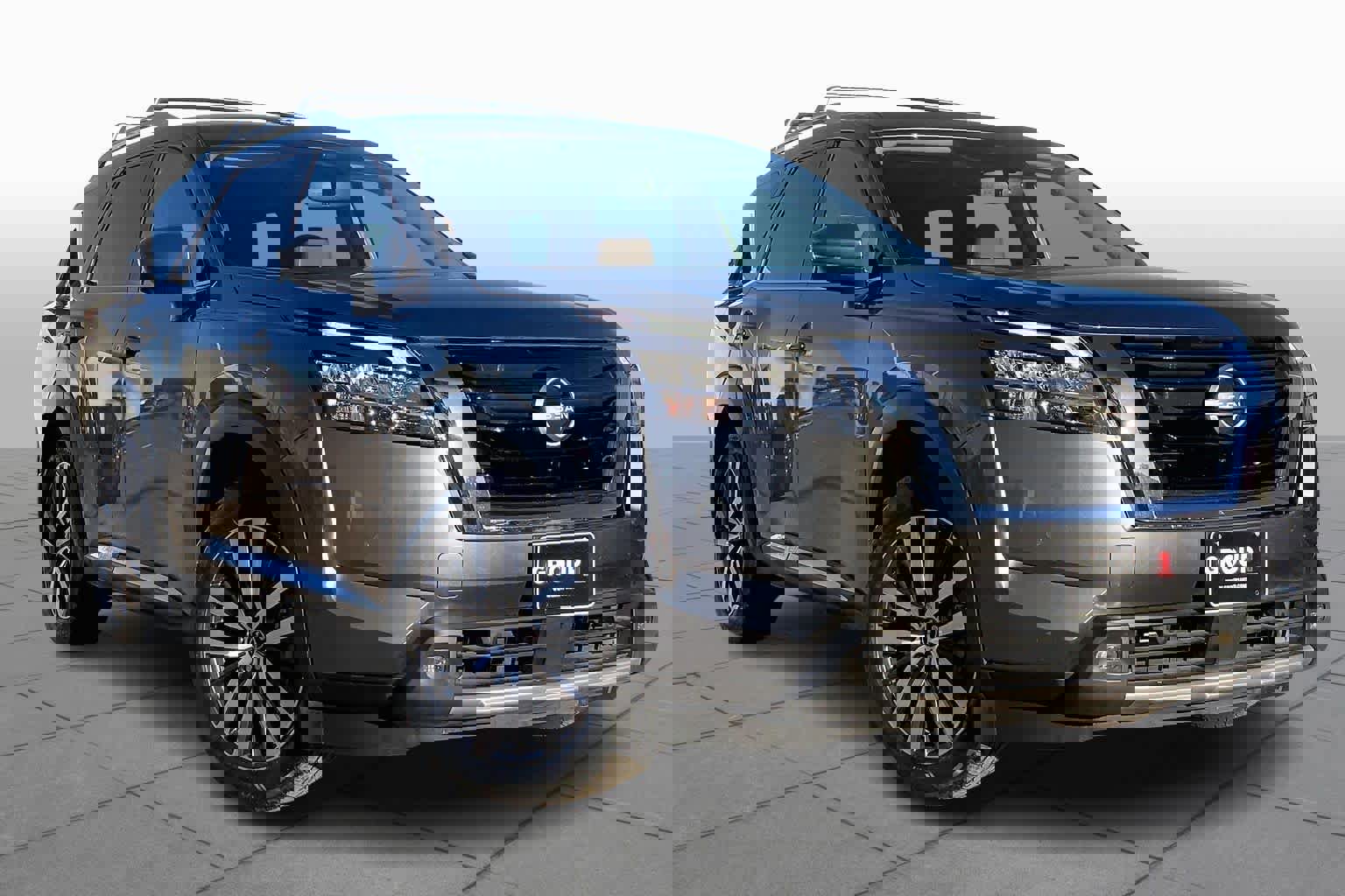 Used 2022 Nissan Pathfinder Platinum w/ Cargo Package image 2