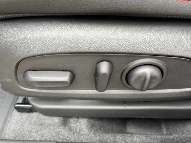 New 2026 Chevrolet Trax RS w/ Sunroof Package FWD image 12