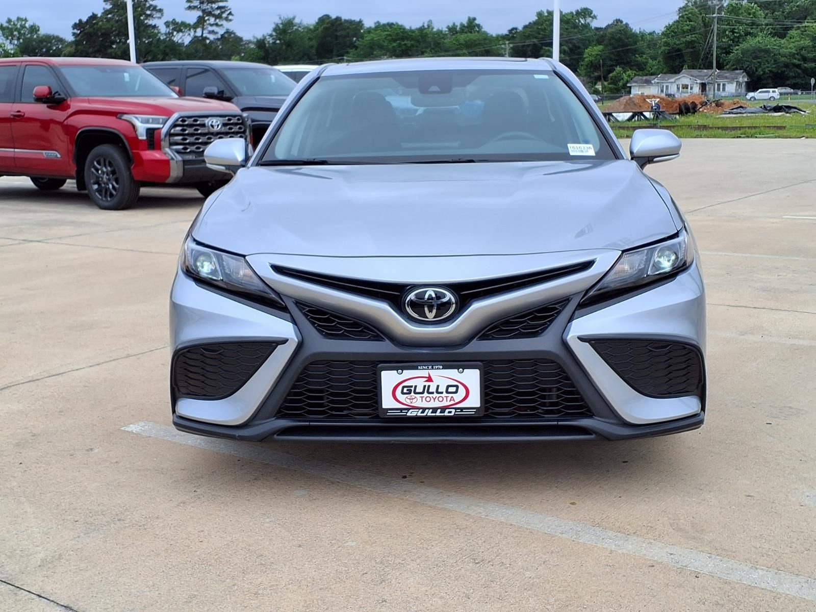 Used 2022 Toyota Camry SE w/ Audio Upgrade Package FWD image 4