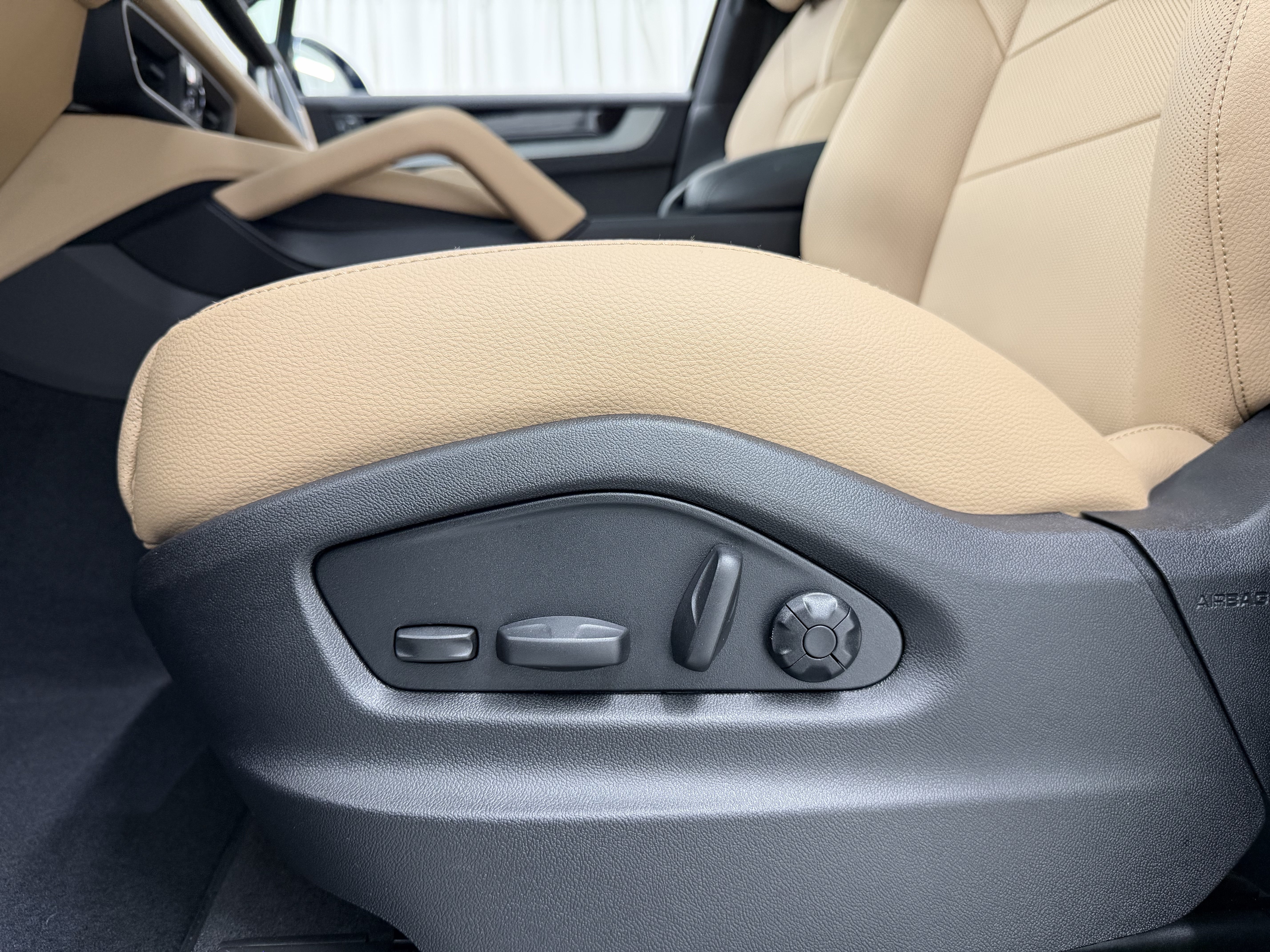 New 2026 Porsche Cayenne E-Hybrid AWD/4WD image 32