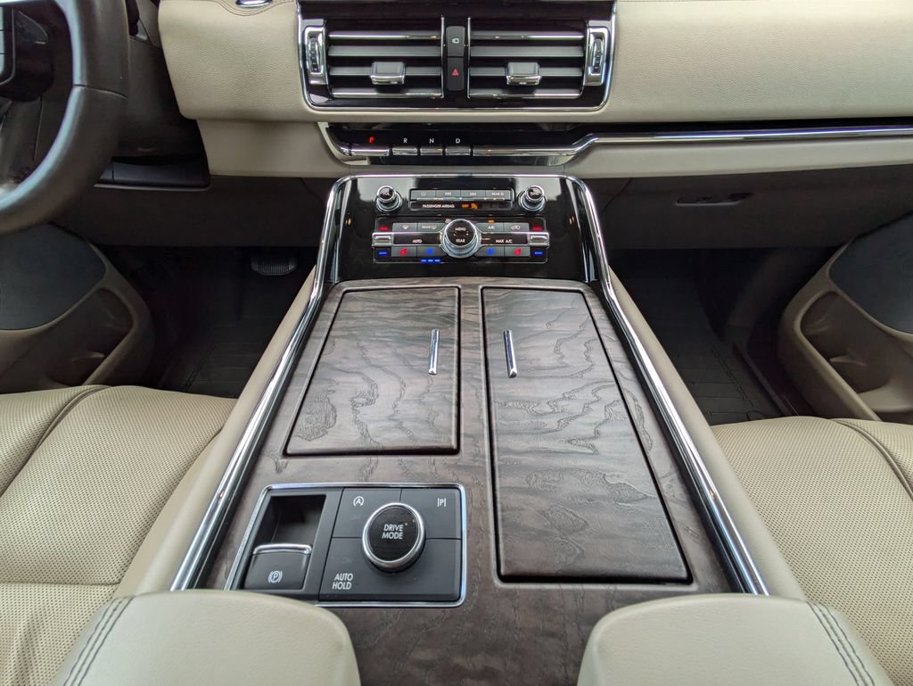 Certified 2022 Lincoln Navigator Reserve AWD/4WD image 26