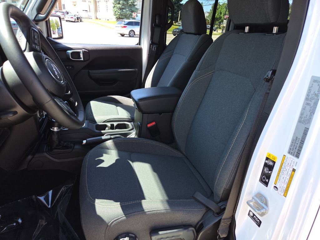 Certified 2025 Jeep Gladiator Sport AWD/4WD image 13