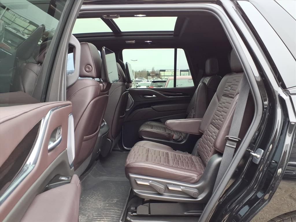 Used 2023 Cadillac Escalade Sport Platinum w/ LPO, ONYX Package image 10