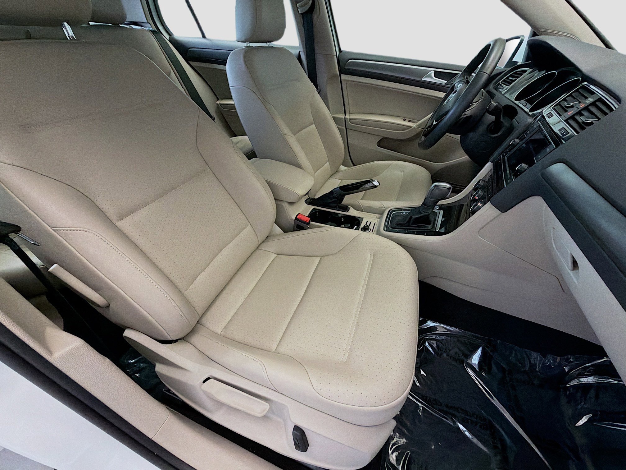 Used 2020 Volkswagen Golf 4-Door image 15