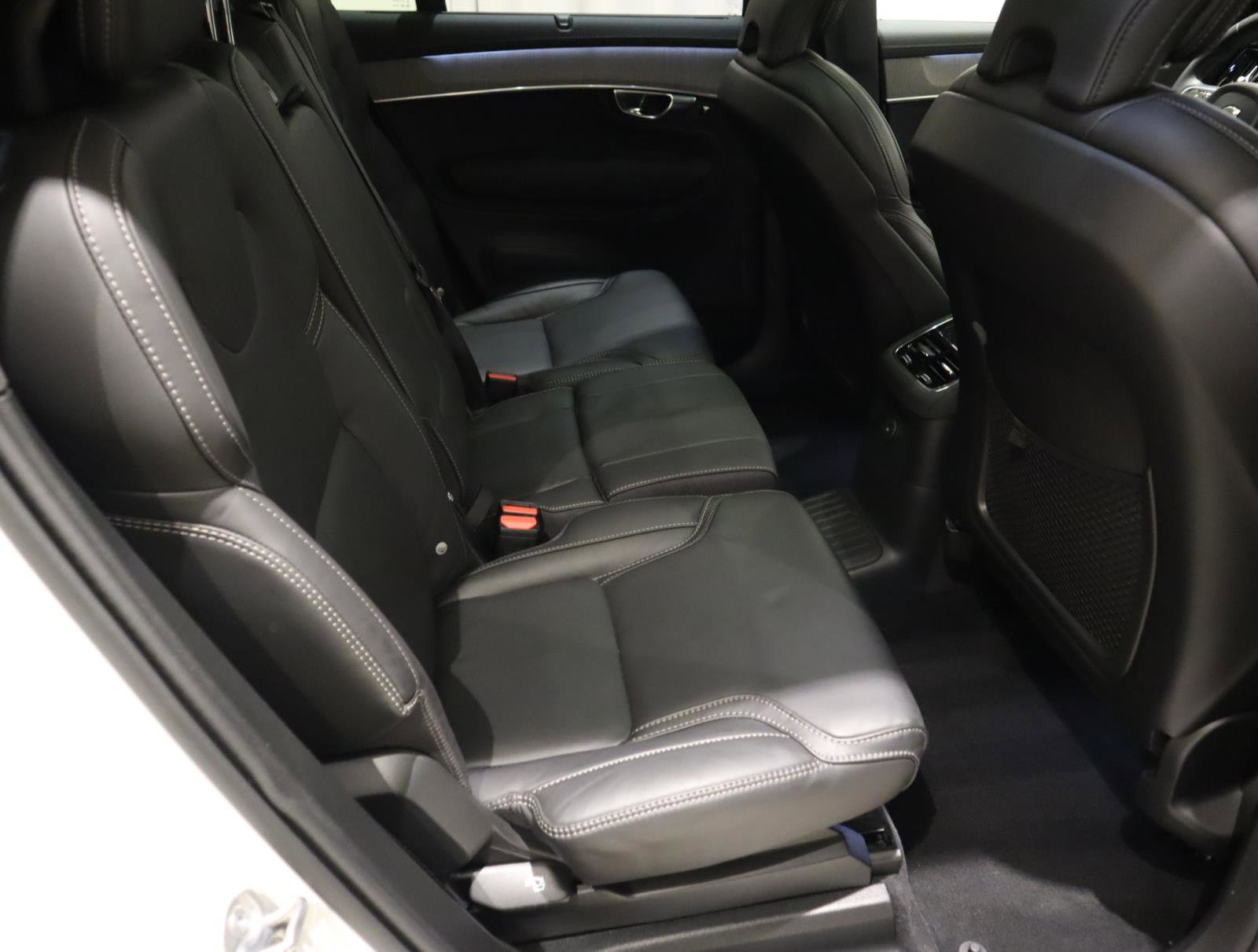 Used 2025 Volvo XC90 T8 Ultra w/ Protection Package Premier AWD/4WD image 12