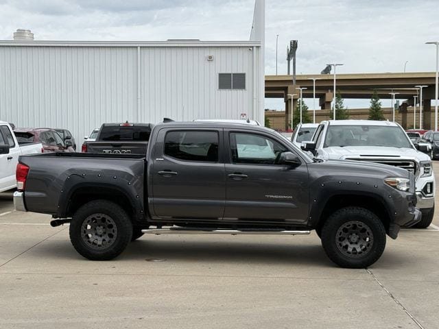 Used 2017 Toyota Tacoma SR5 RWD image 3
