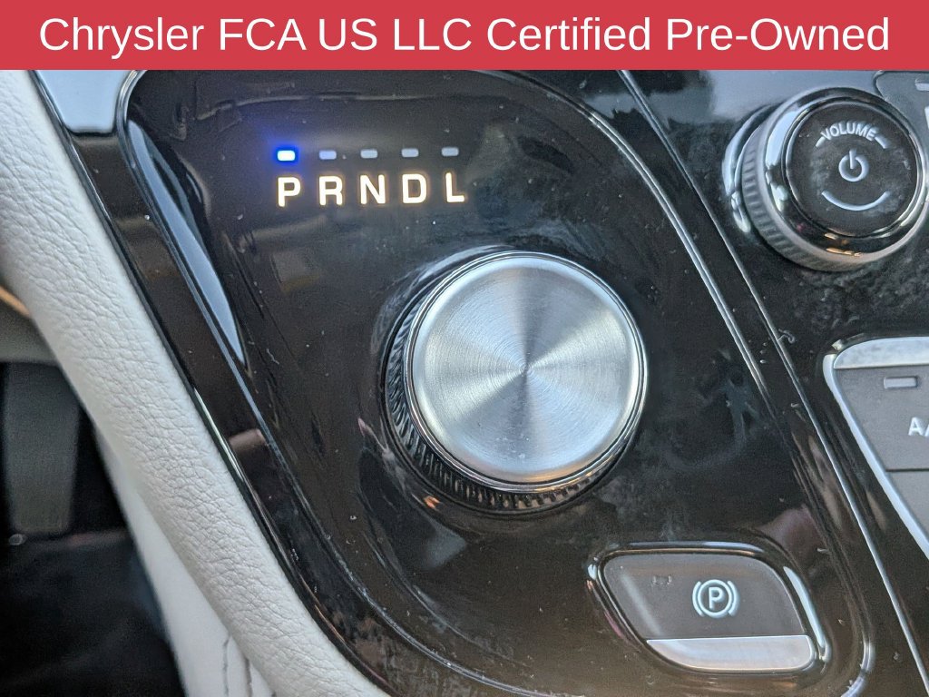 Used 2023 Chrysler Pacifica Limited FWD image 31