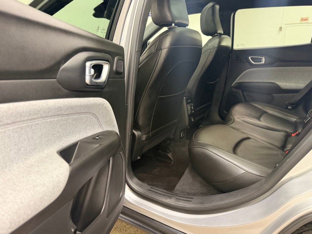 Used 2023 Jeep Compass Latitude w/ Sun and Sound Group image 15