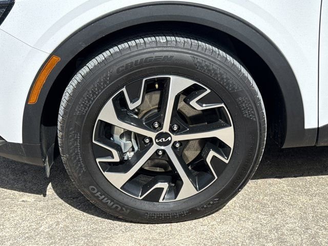 Used 2025 Kia Sportage EX image 15