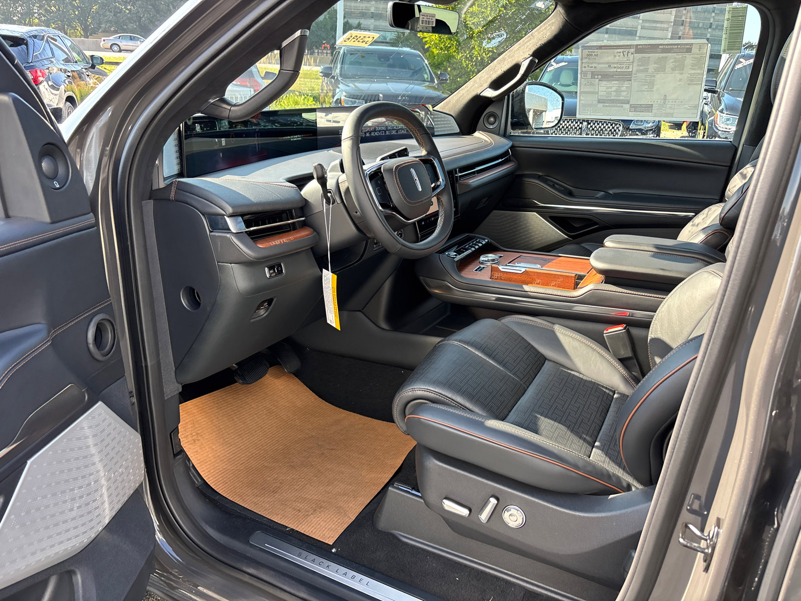 New 2025 Lincoln Navigator Black Label image 25