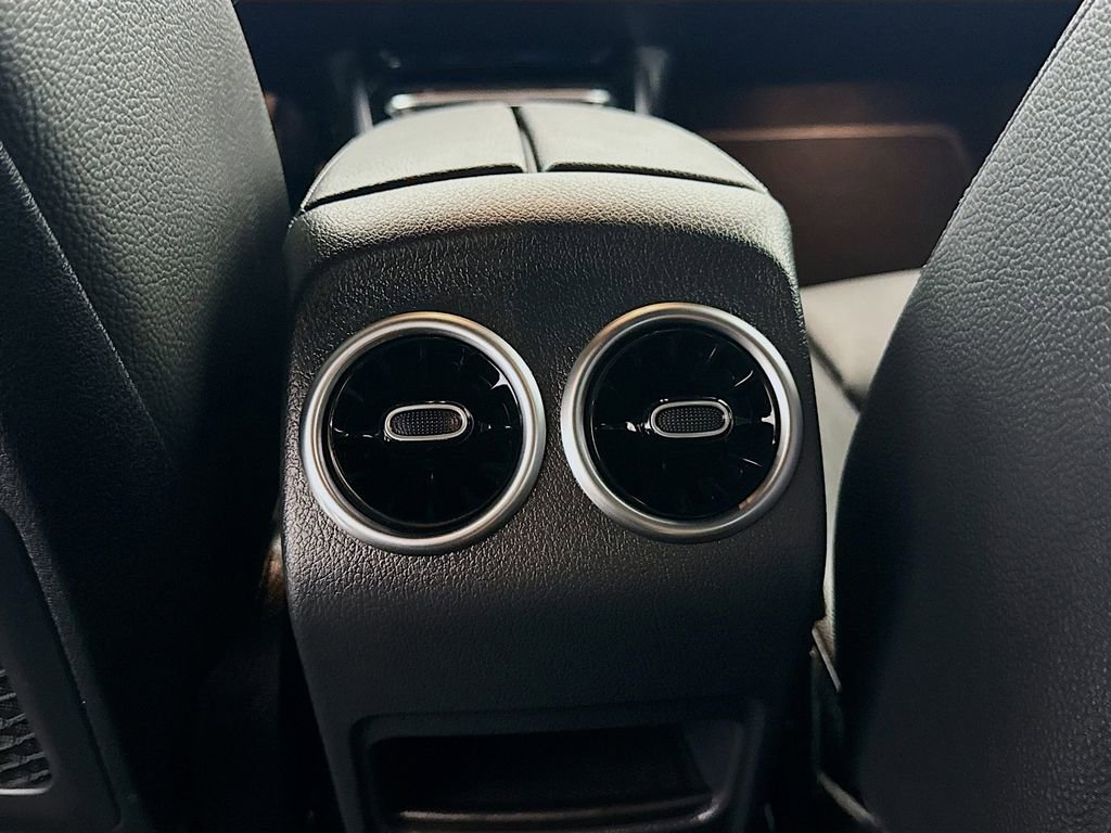 Used 2025 Mercedes-Benz GLB 250 image 23