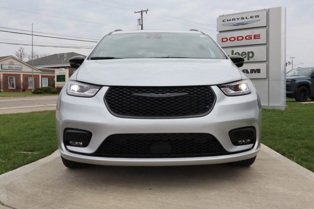 New 2026 Chrysler Pacifica Limited FWD image 7