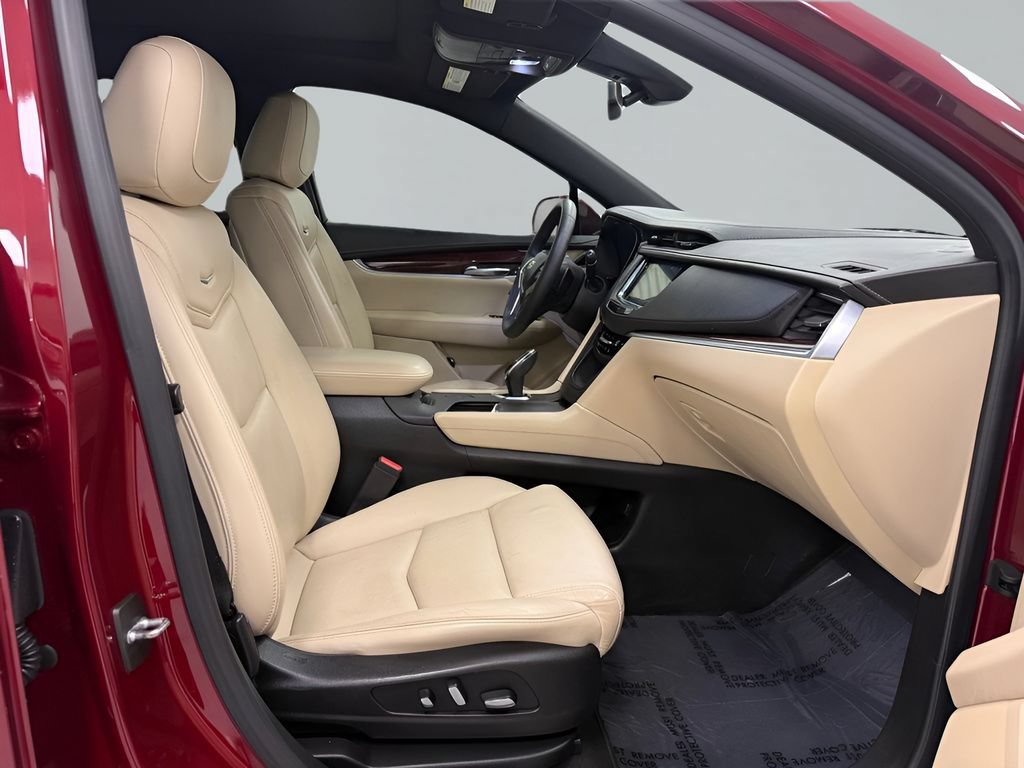 Used 2018 Cadillac XT5 Luxury w/ Driver Awareness Package FWD image 13
