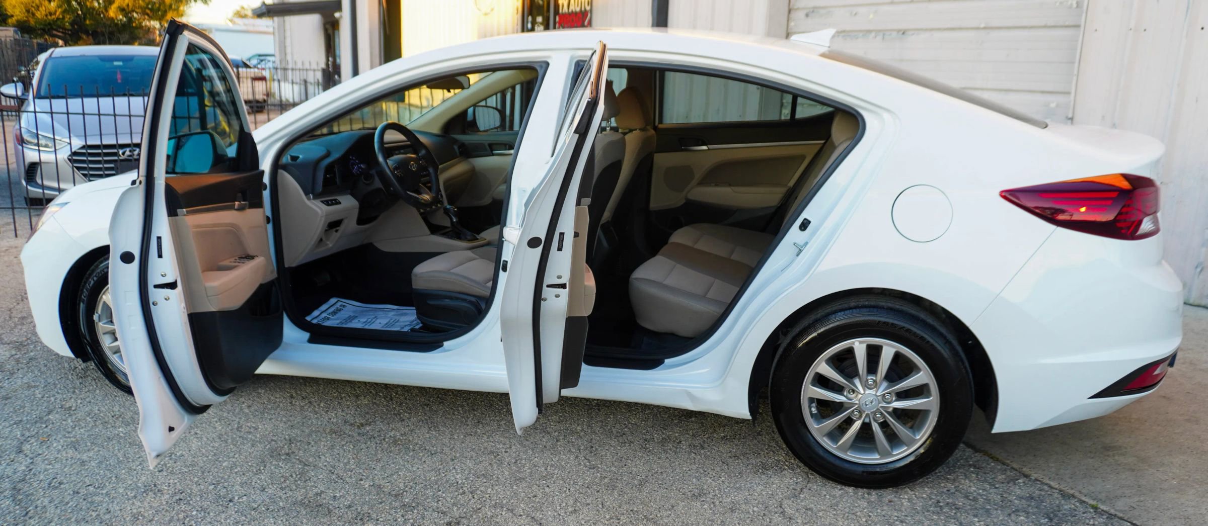 Used 2020 Hyundai Elantra ECO image 12