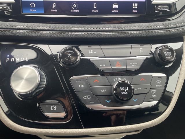 Used 2022 Chrysler Pacifica Touring-L image 28