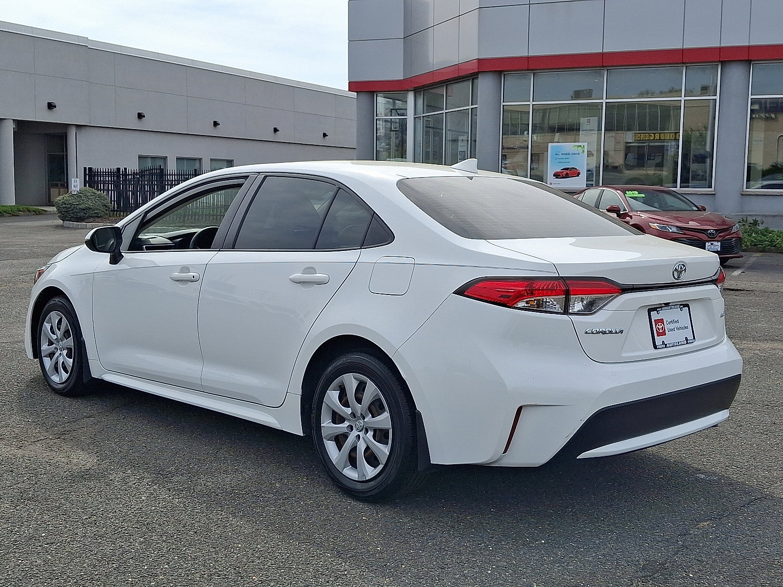 Used 2022 Toyota Corolla LE FWD image 5