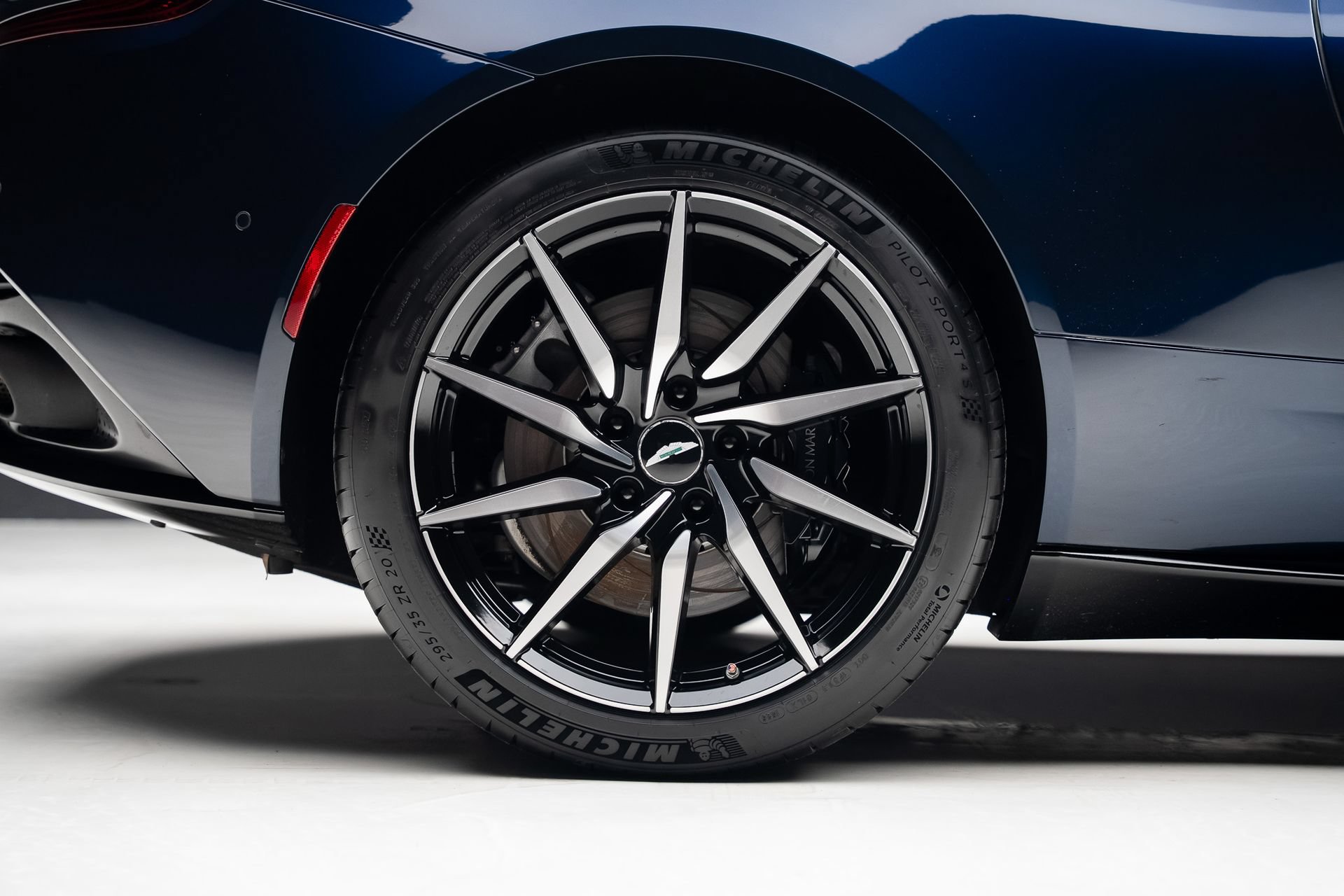Used 2018 Aston Martin DB11 V12 RWD image 36