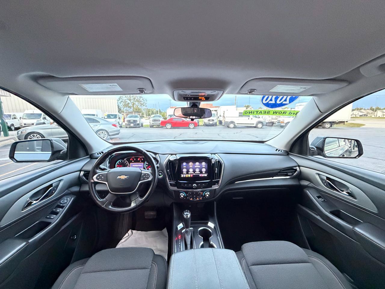 Used 2020 Chevrolet Traverse LT FWD image 19