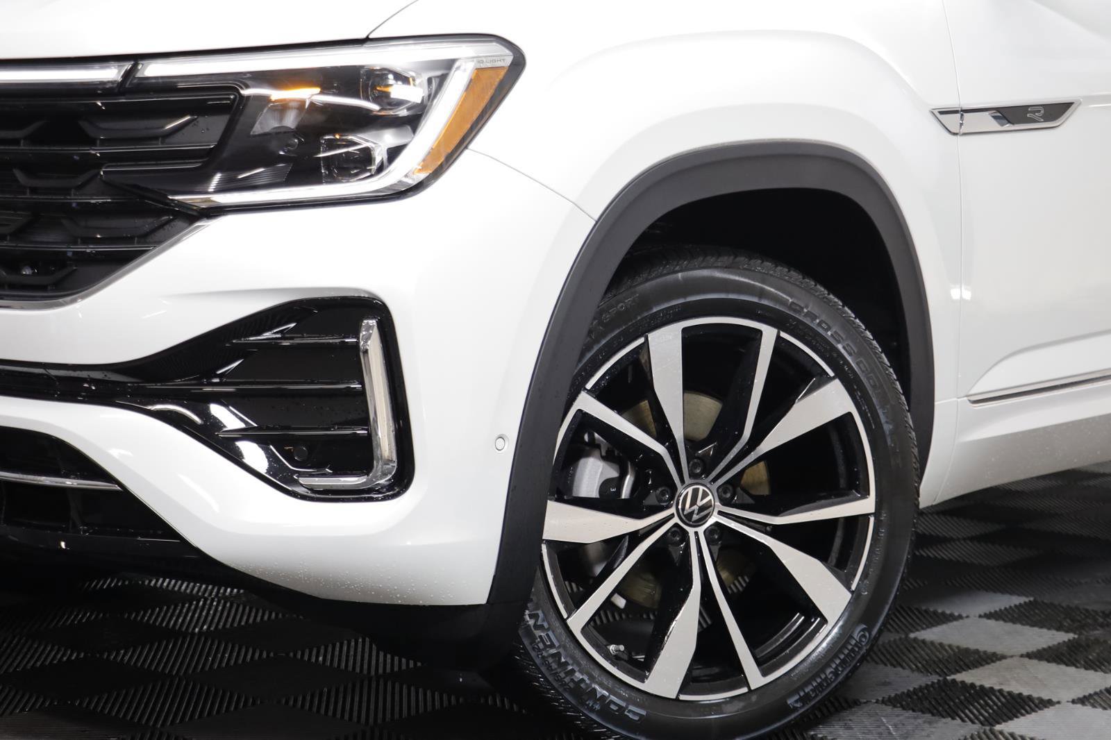 New 2026 Volkswagen Atlas SEL Premium R-Line image 3