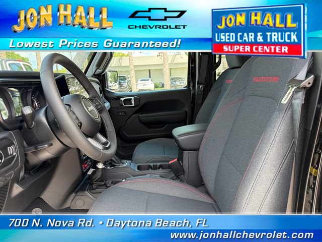 Used 2025 Jeep Gladiator Rubicon w/ Convenience Group AWD/4WD image 18