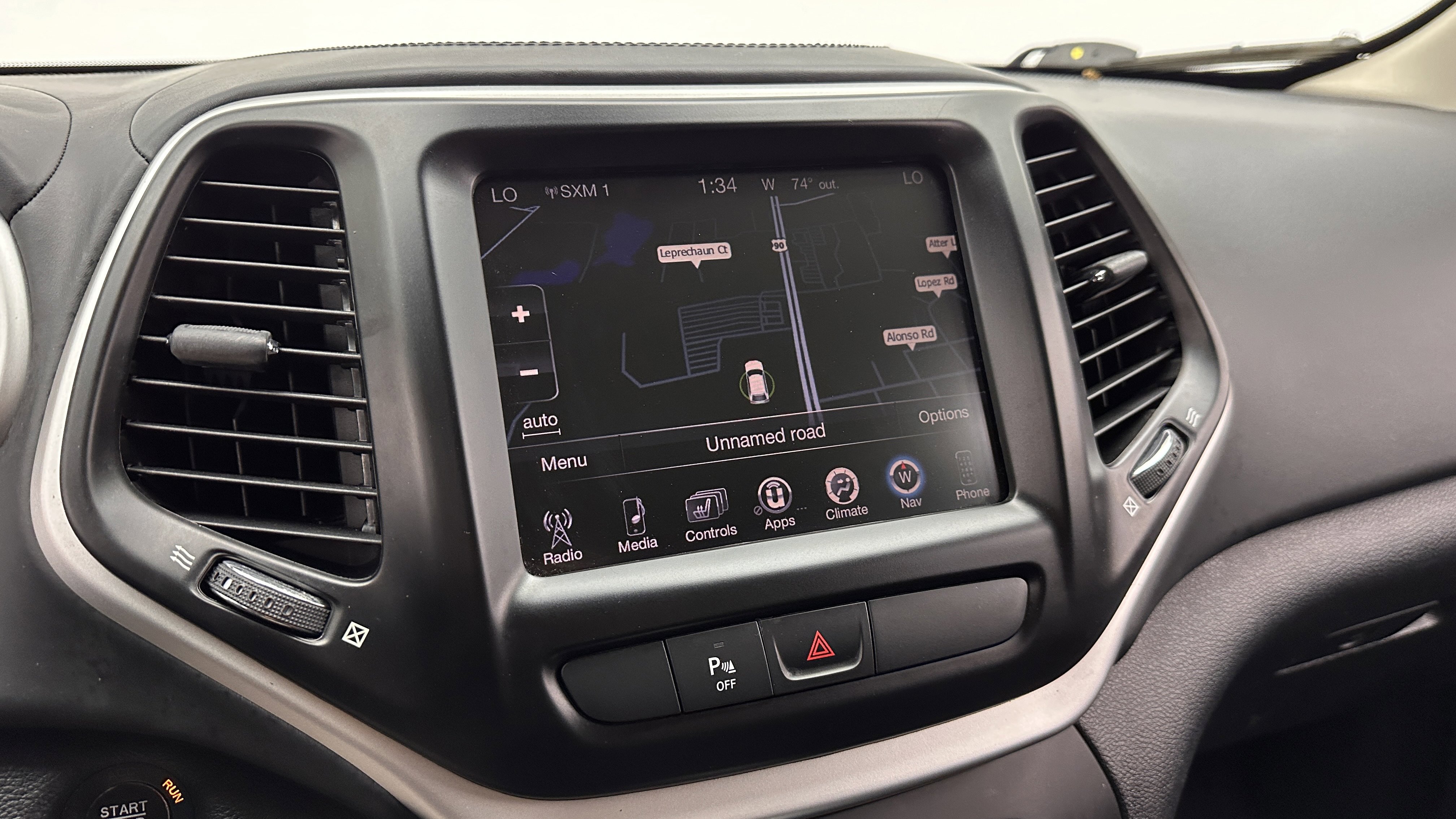 Used 2016 Jeep Cherokee Overland FWD image 18