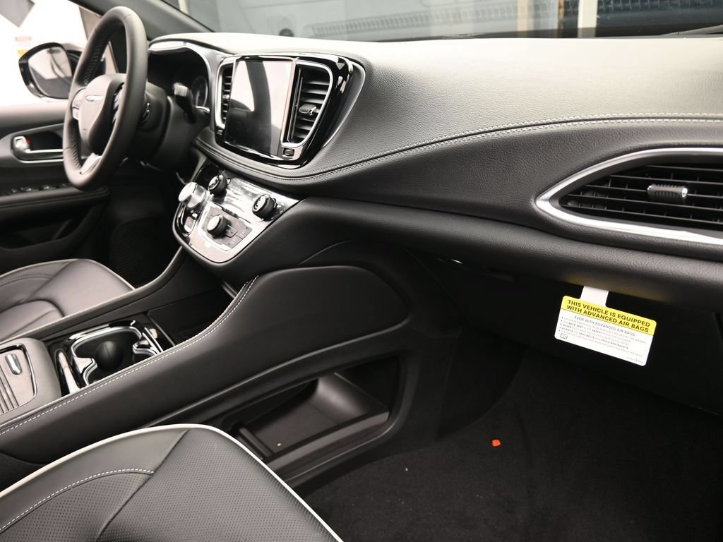 New 2026 Chrysler Pacifica Limited w/ S Appearance Package FWD image 39