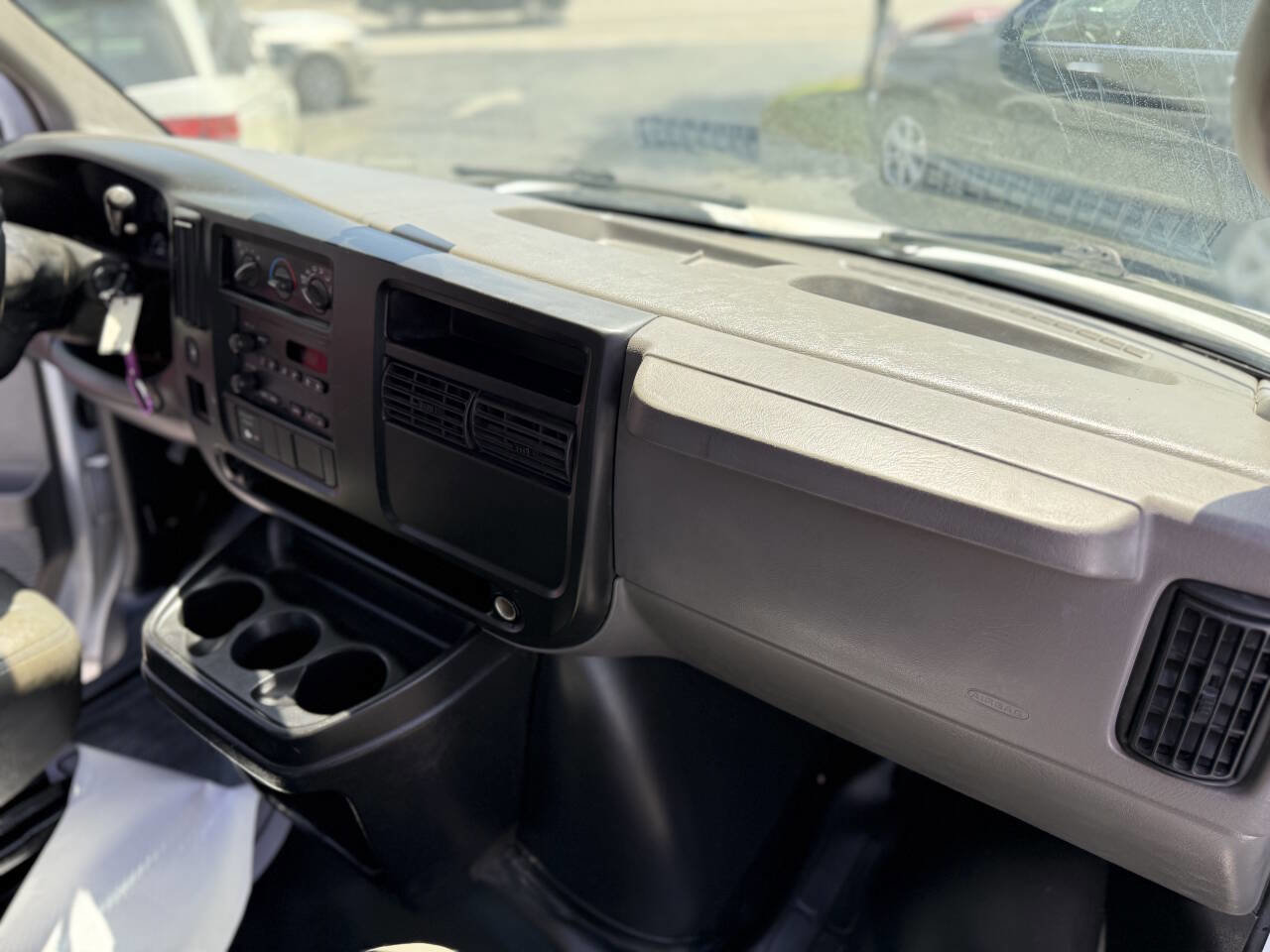 Used 2005 Chevrolet Express 2500 image 12