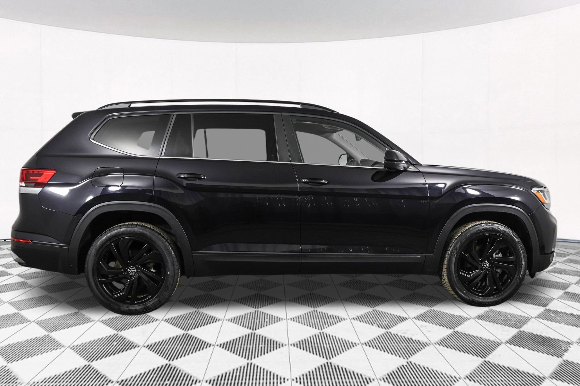 Used 2022 Volkswagen Atlas SE w/ Black Wheel Package image 14