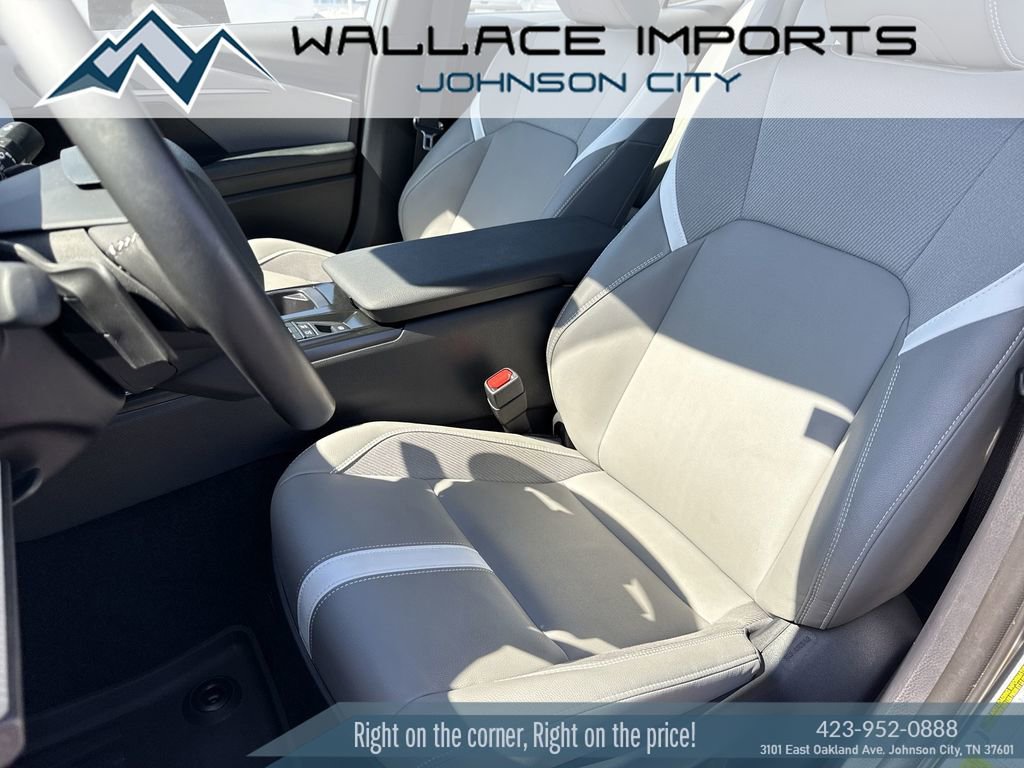 Used 2025 Toyota Camry SE w/ Convenience Package FWD image 15