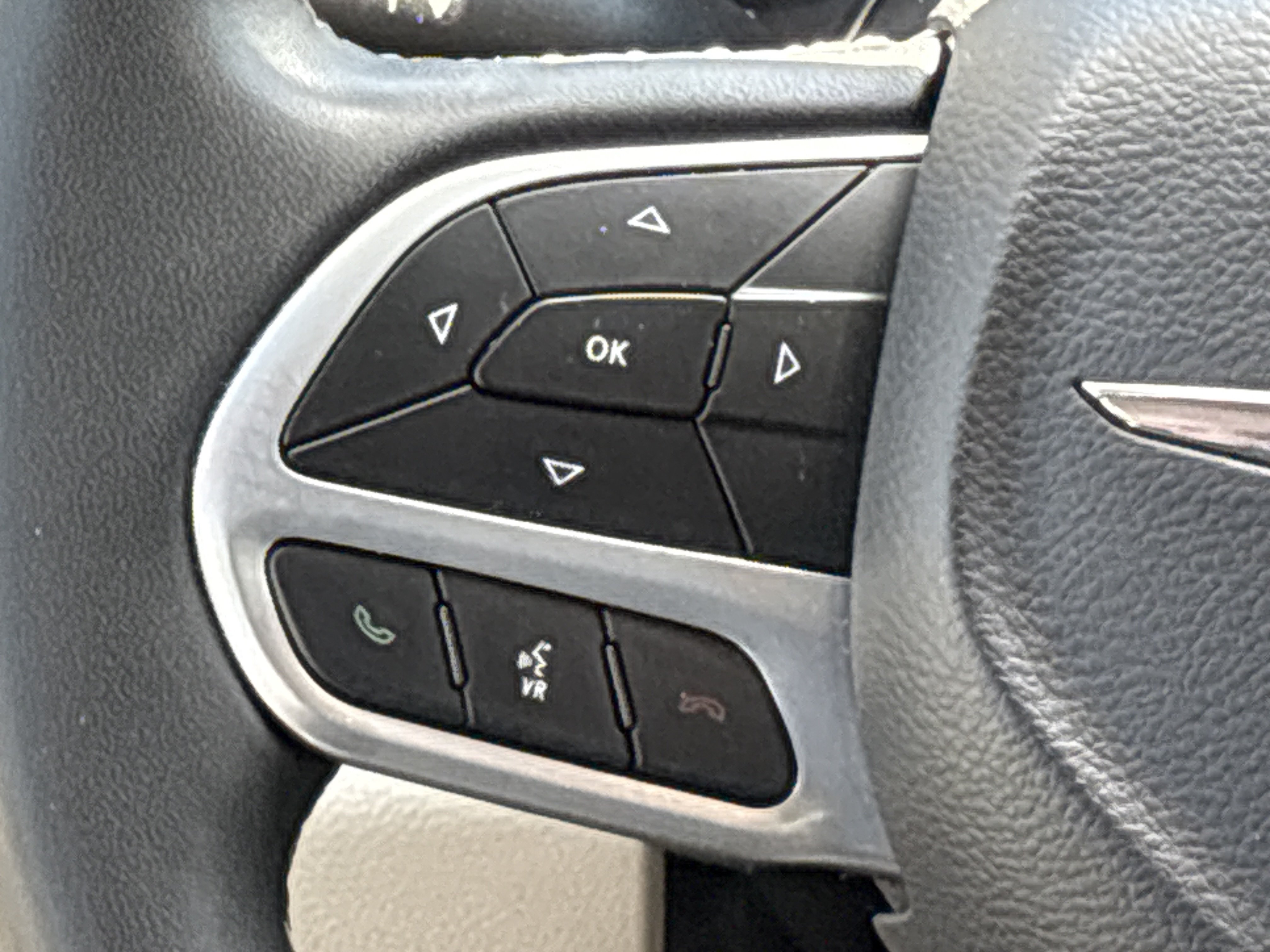 Used 2023 Chrysler Pacifica Touring-L FWD image 22