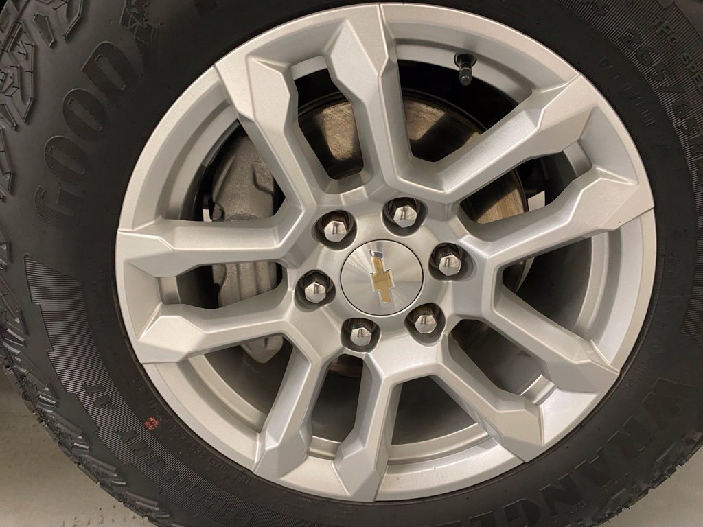 Used 2024 Chevrolet Silverado 1500 LT AWD/4WD image 24