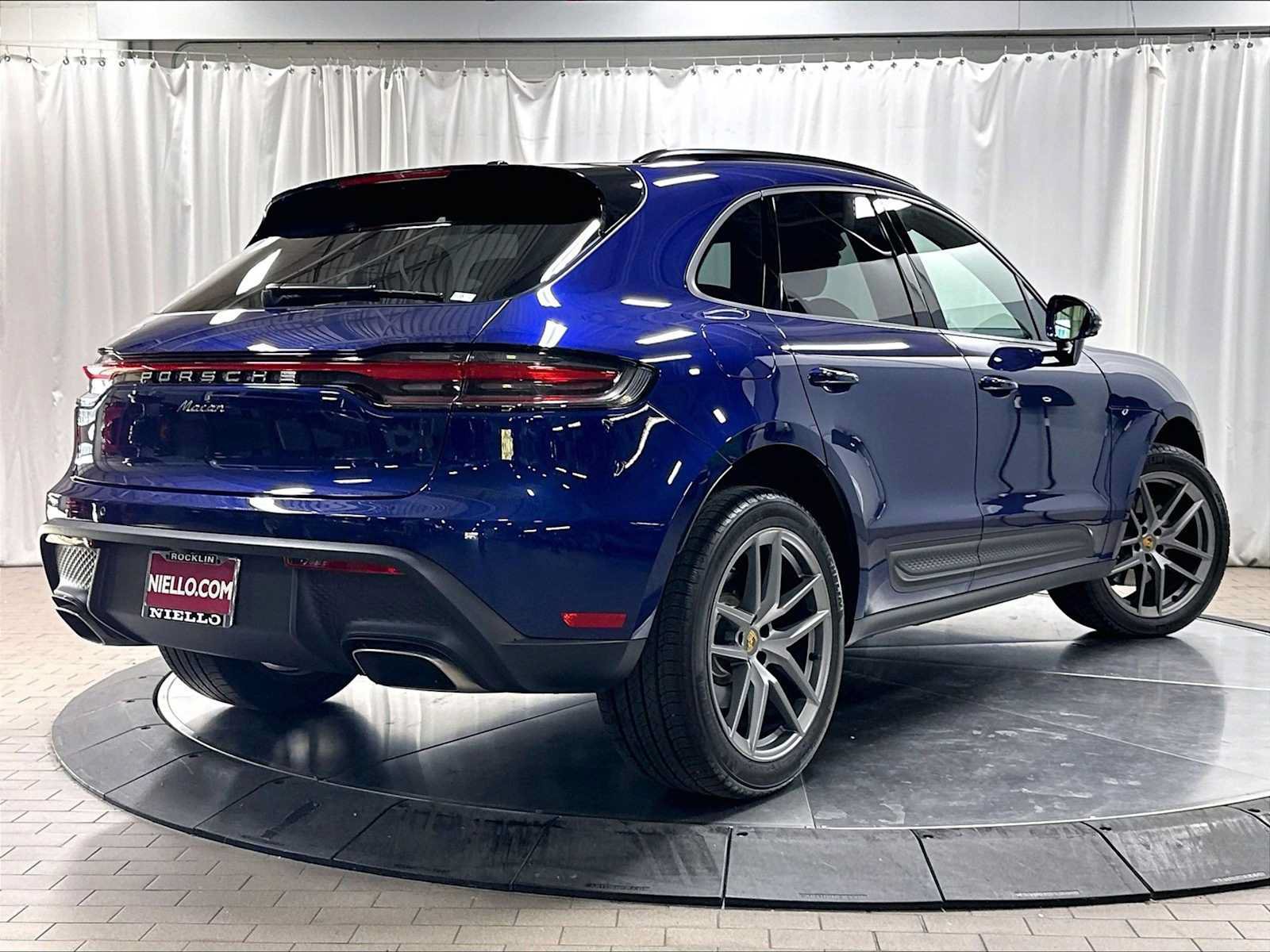 Used 2026 Porsche Macan AWD/4WD image 10