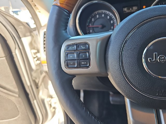 Used 2013 Jeep Grand Cherokee Overland w/ Trailer Tow Group RWD image 18
