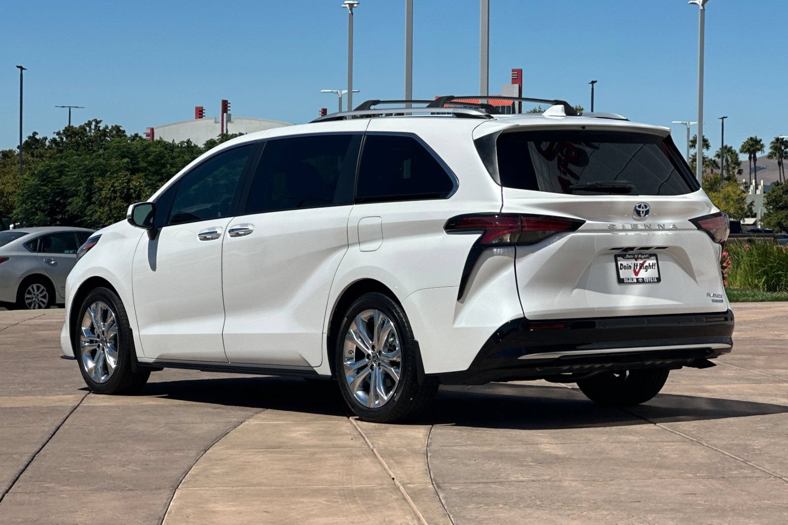 Certified 2023 Toyota Sienna Platinum FWD image 7