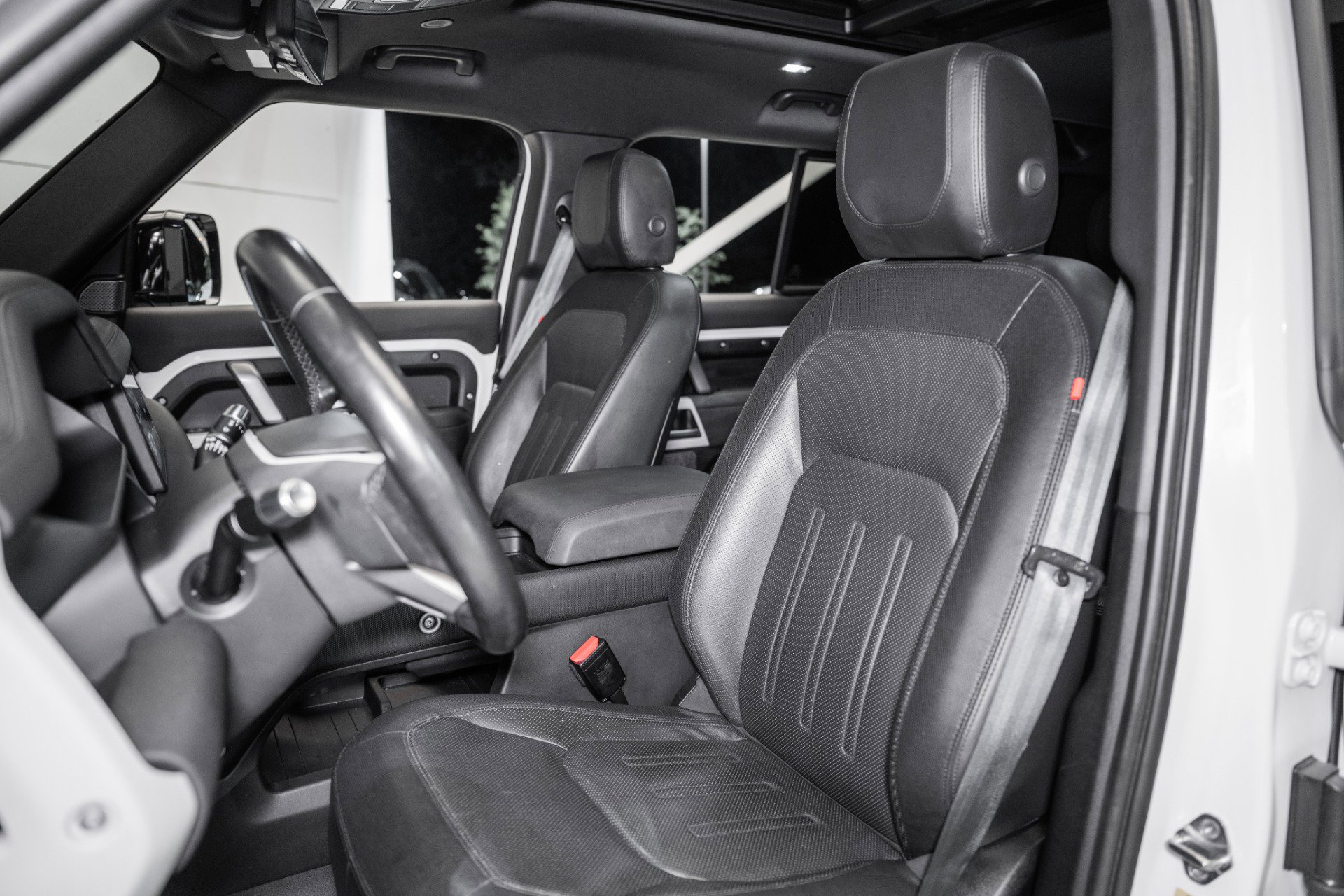 Used 2022 Land Rover Defender 110 X-Dynamic SE image 23