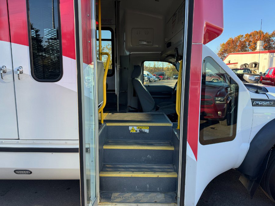 Used 2016 Ford F550 2WD Regular Cab Super Duty image 14