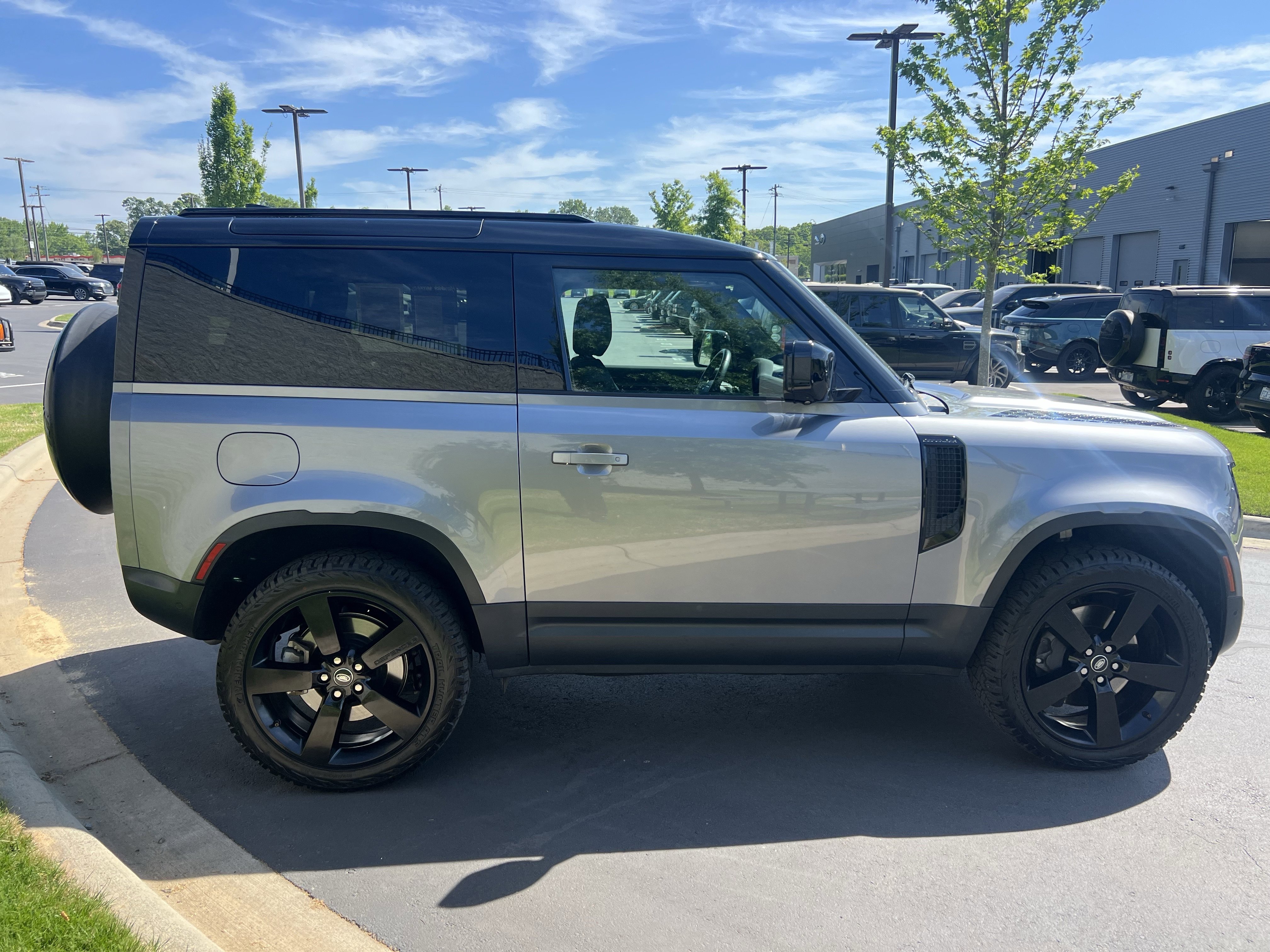 Certified 2023 Land Rover Defender 90 SE image 8
