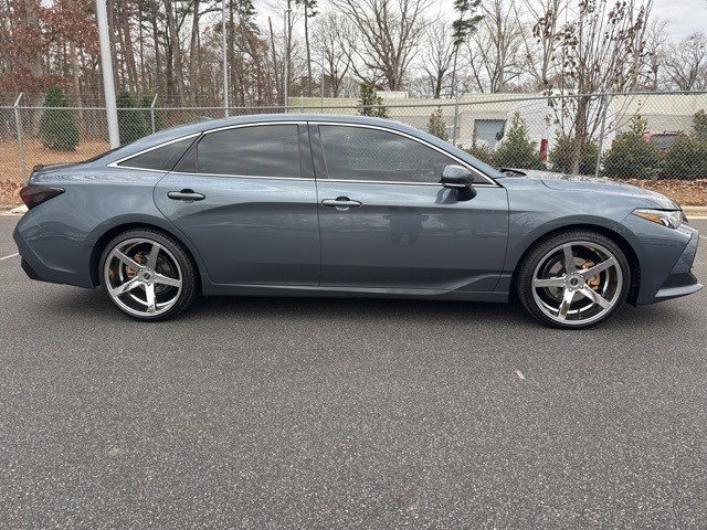 Used 2019 Toyota Avalon XSE image 11