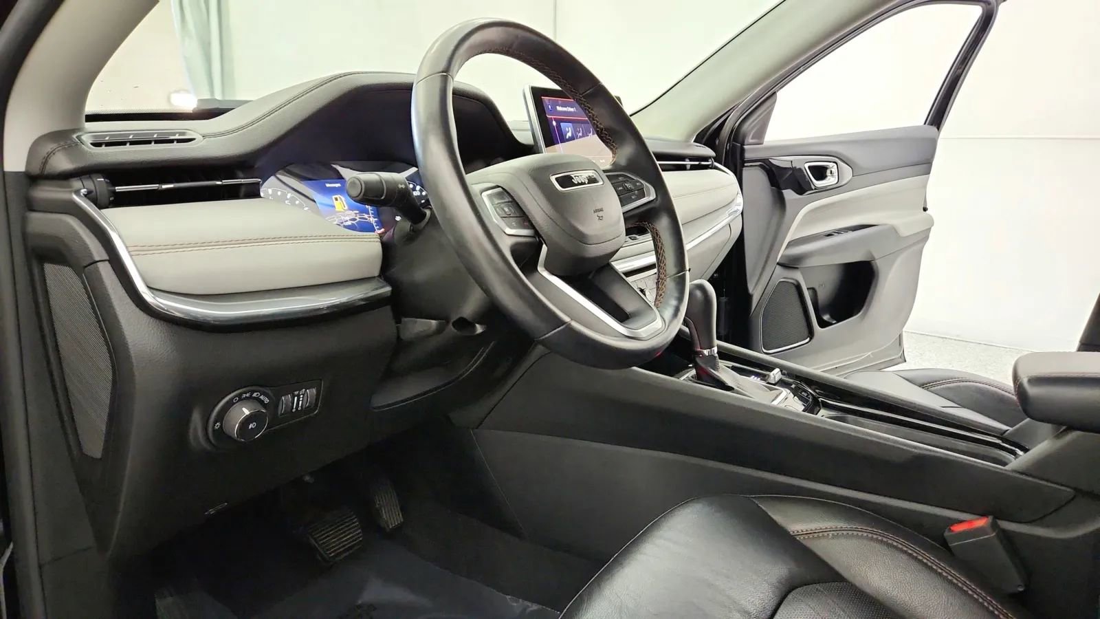 Used 2022 Jeep Compass Limited image 22